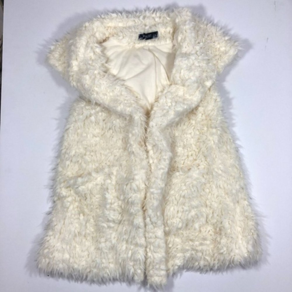 Wishlist Boutique White Cream Fuzzy Oversized Vest - Picture 2 of 6